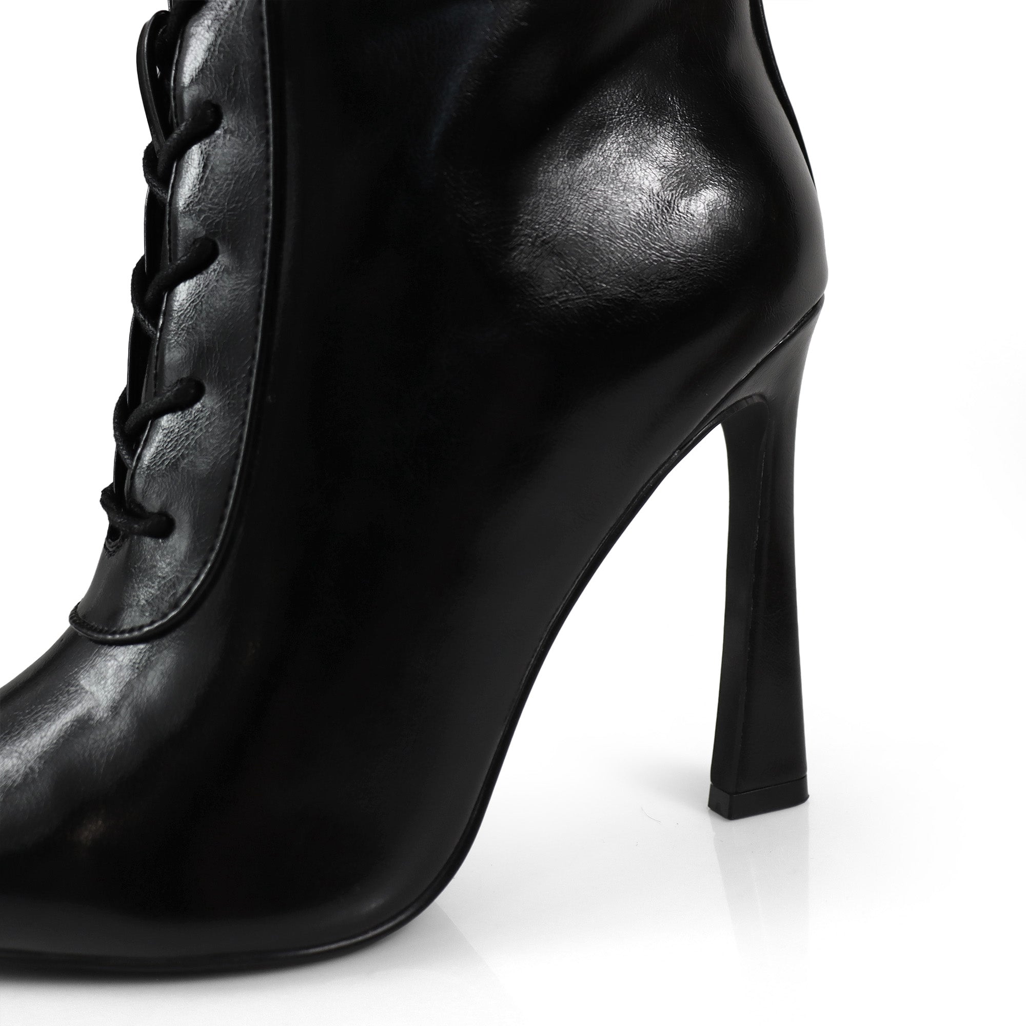 USHA-1 LACE UP BIKE W/ HEEL BLACK